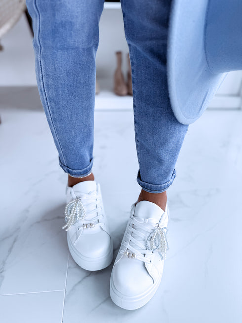 Baltas botas ar zilu ielaidumu "FUZZY"